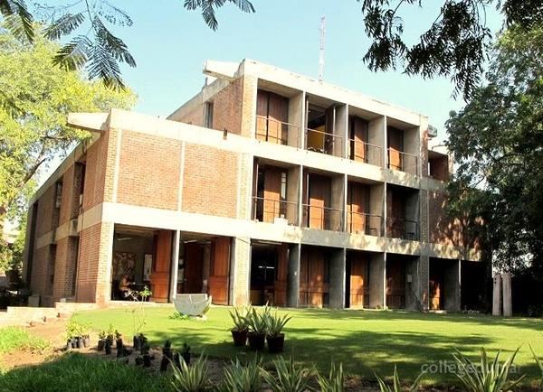 CEPT University Logo